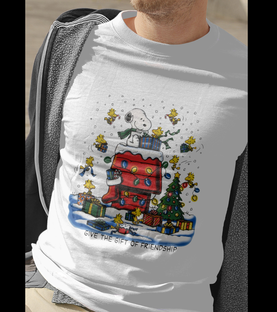 Snoopy Christmas House With Woodstock And Gifts Give The Gift Of Friendship T-Shirt