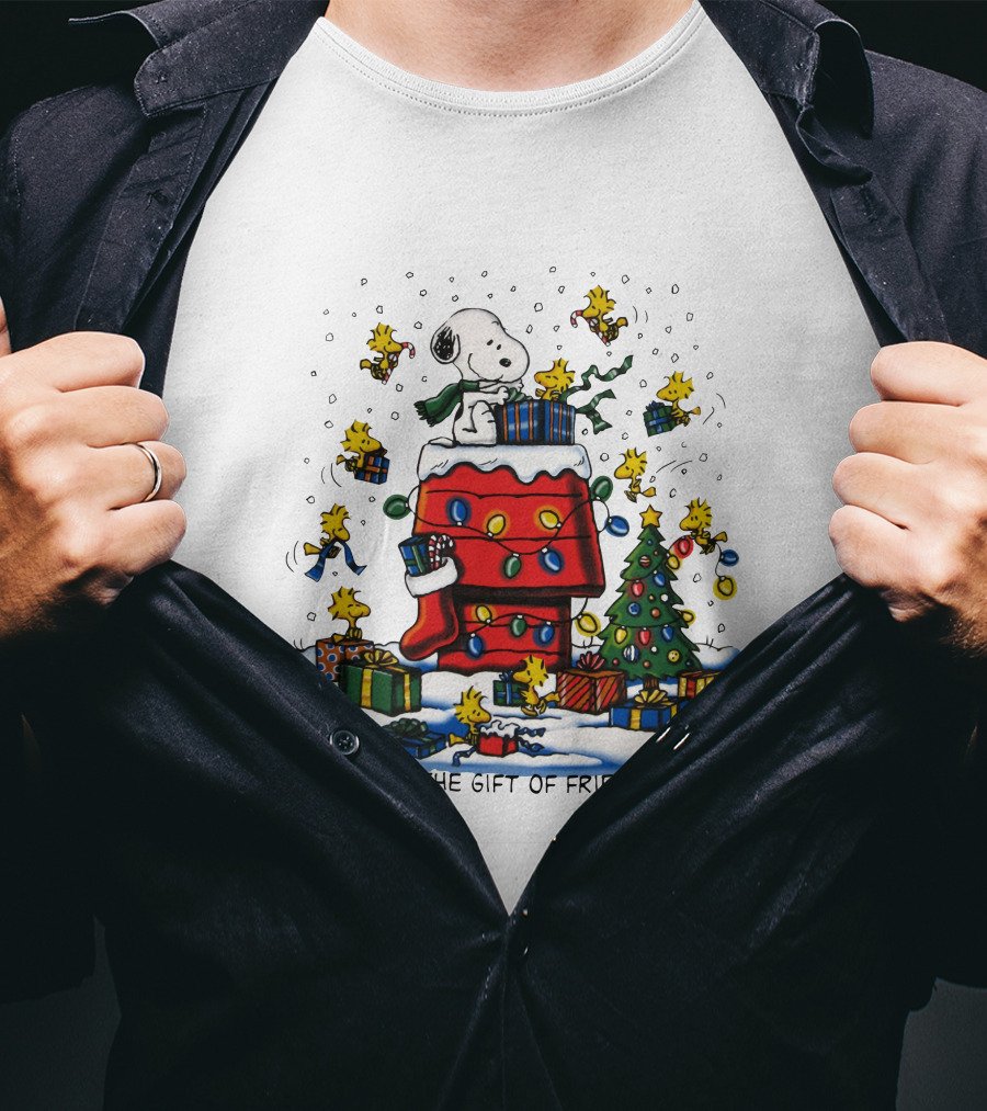Snoopy Christmas House With Woodstock And Gifts Give The Gift Of Friendship T-Shirt