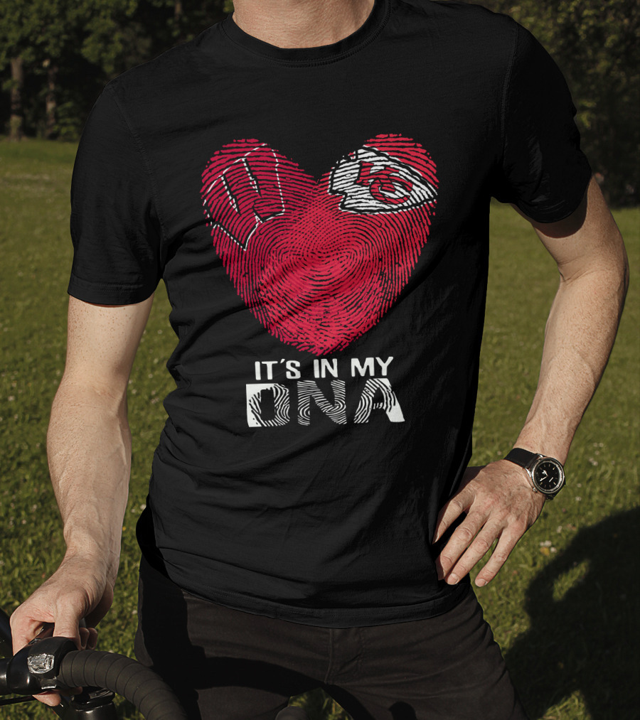 Wisconsin Badgers Chiefs Heart Fingerprint It's In My DNA T-Shirt
