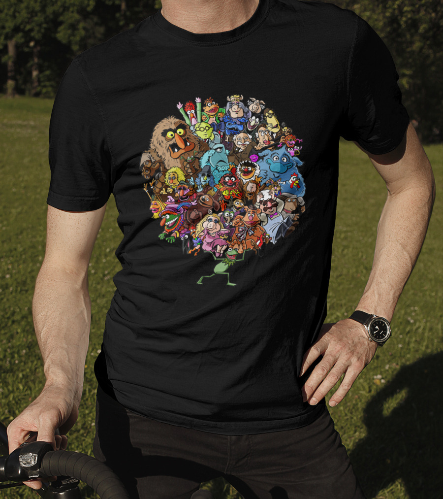 Muppets World Of Friendship Characters In Vibrant Group Circle T-Shirt
