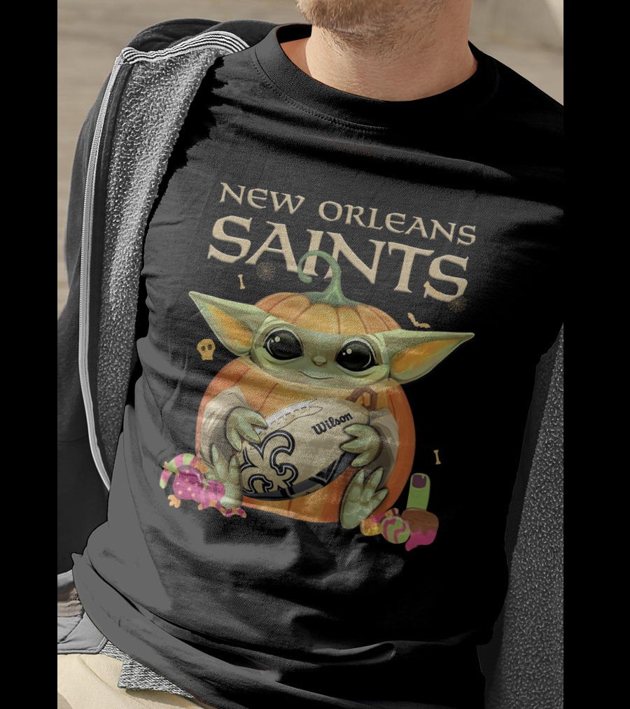 Yoda New Orleans Saints Halloween Football Pumpkin Wilson Ball T-Shirt