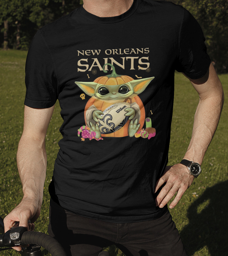 Yoda New Orleans Saints Halloween Football Pumpkin Wilson Ball T-Shirt