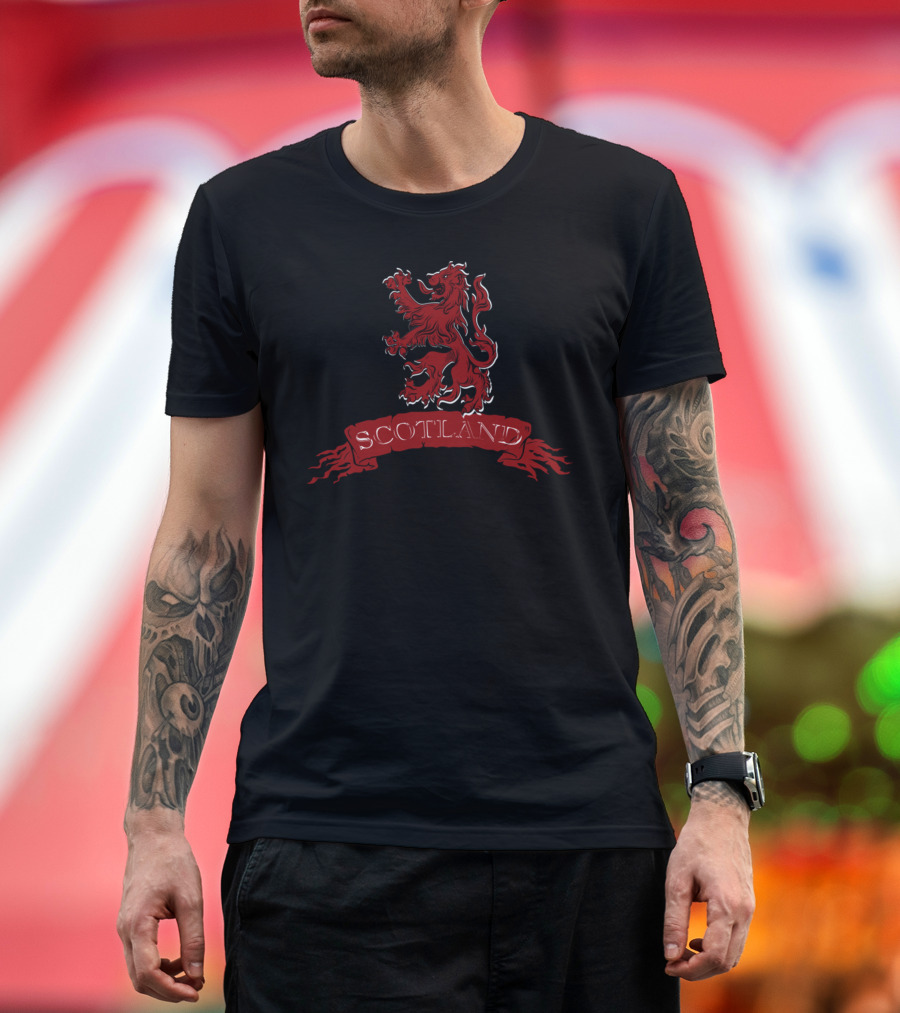 Scotland Red Lion Rampant Emblem with Scroll Banner T-Shirt