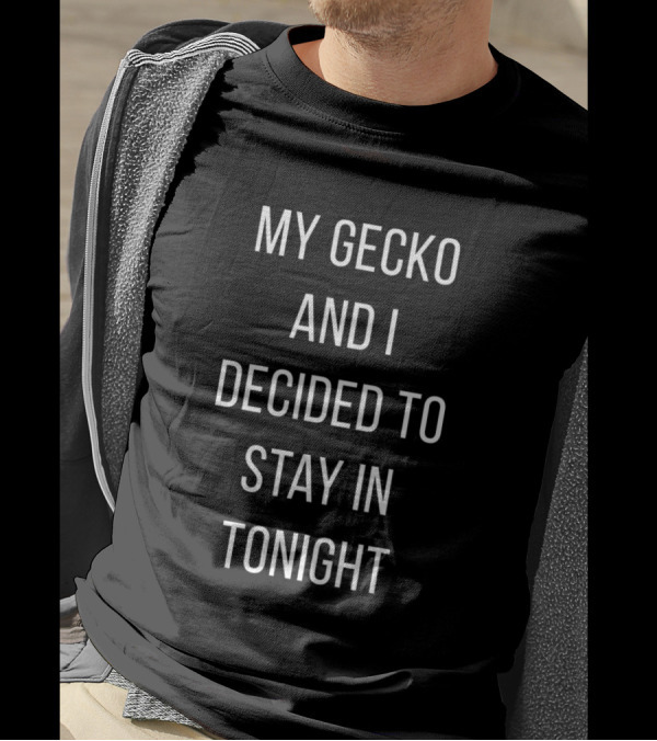 My Gecko And I Decided To Stay In Tonight Relaxing With Pets T-Shirt