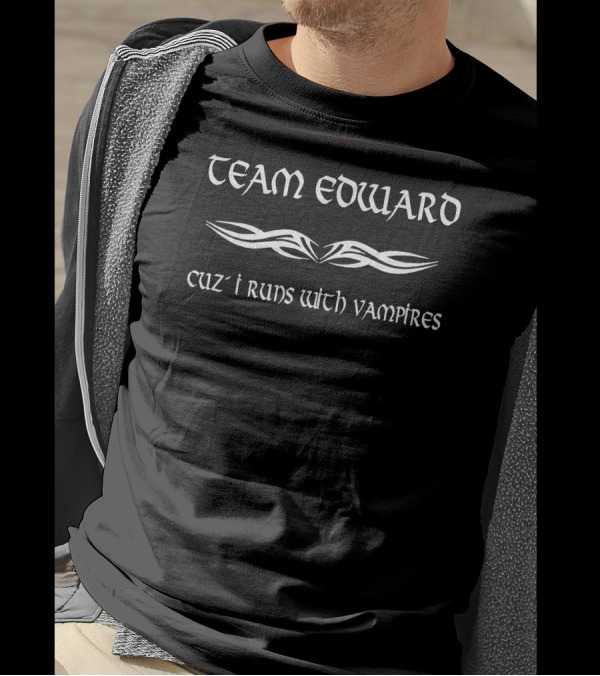 Team Edward Cuz I Runs With Vampires Twilight Breaking Dawn T-Shirt