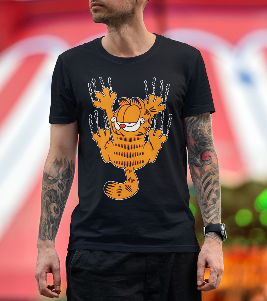 Garfield Climbing Up Scratching Wall T-Shirt