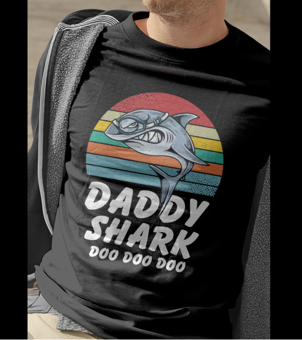 Daddy Shark Doo Doo Doo Retro Style Rainbow Background T-Shirt