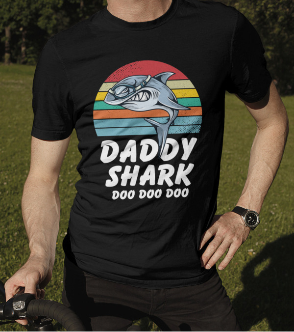 Daddy Shark Doo Doo Doo Retro Style Rainbow Background T-Shirt