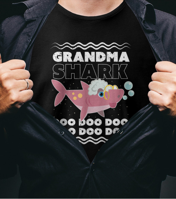 Grandma Shark Doo Doo Doo Bubbles Pink Cartoon T-Shirt