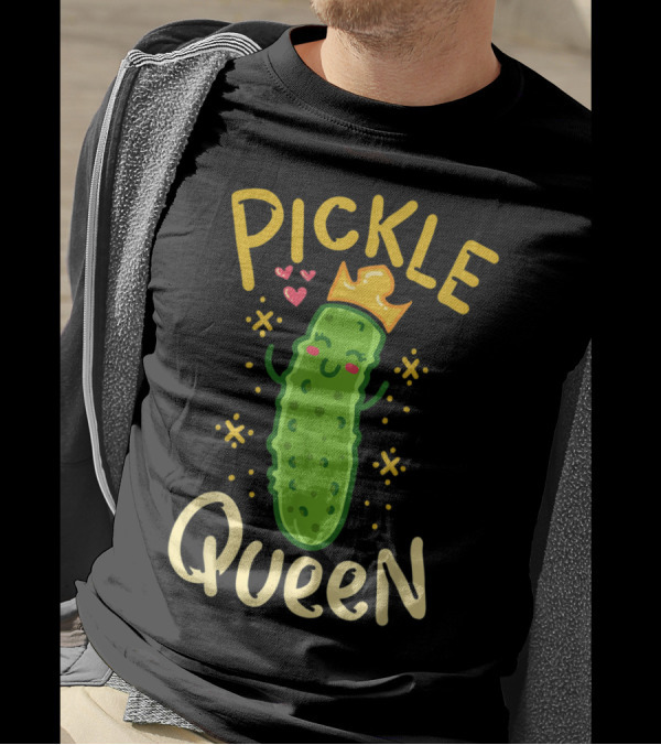 Pickle Queen Cute Cucumber With Crown And Hearts T-Shirt