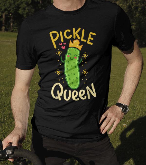 Pickle Queen Cute Cucumber With Crown And Hearts T-Shirt