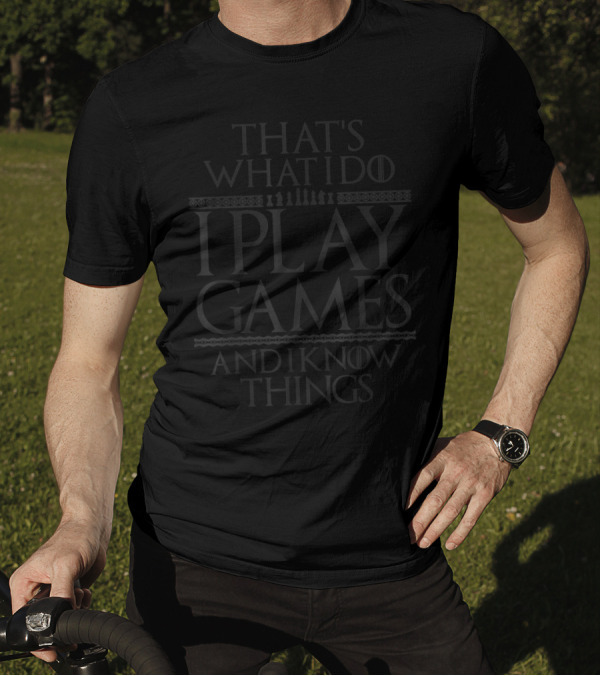 That's What I Do I Play Games And I Know Things Retro Gamer T-Shirt