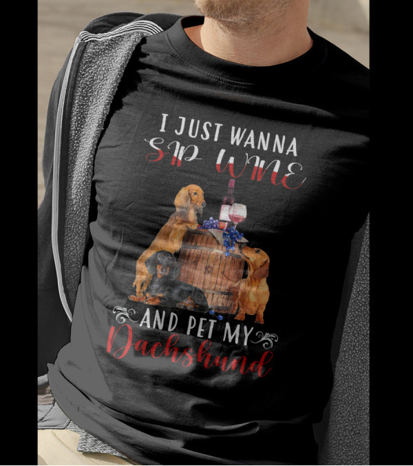 I Just Wanna Sip Wine With Grapes Barrel And Dachshund Dogs T-Shirt