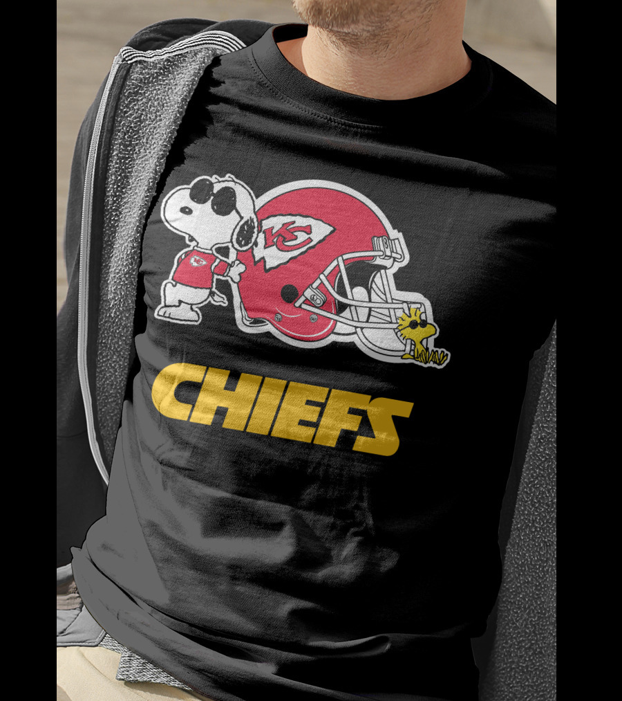 Kansas City Chiefs Snoopy Joe Cool Woodstock Helmet Chiefs T-Shirt