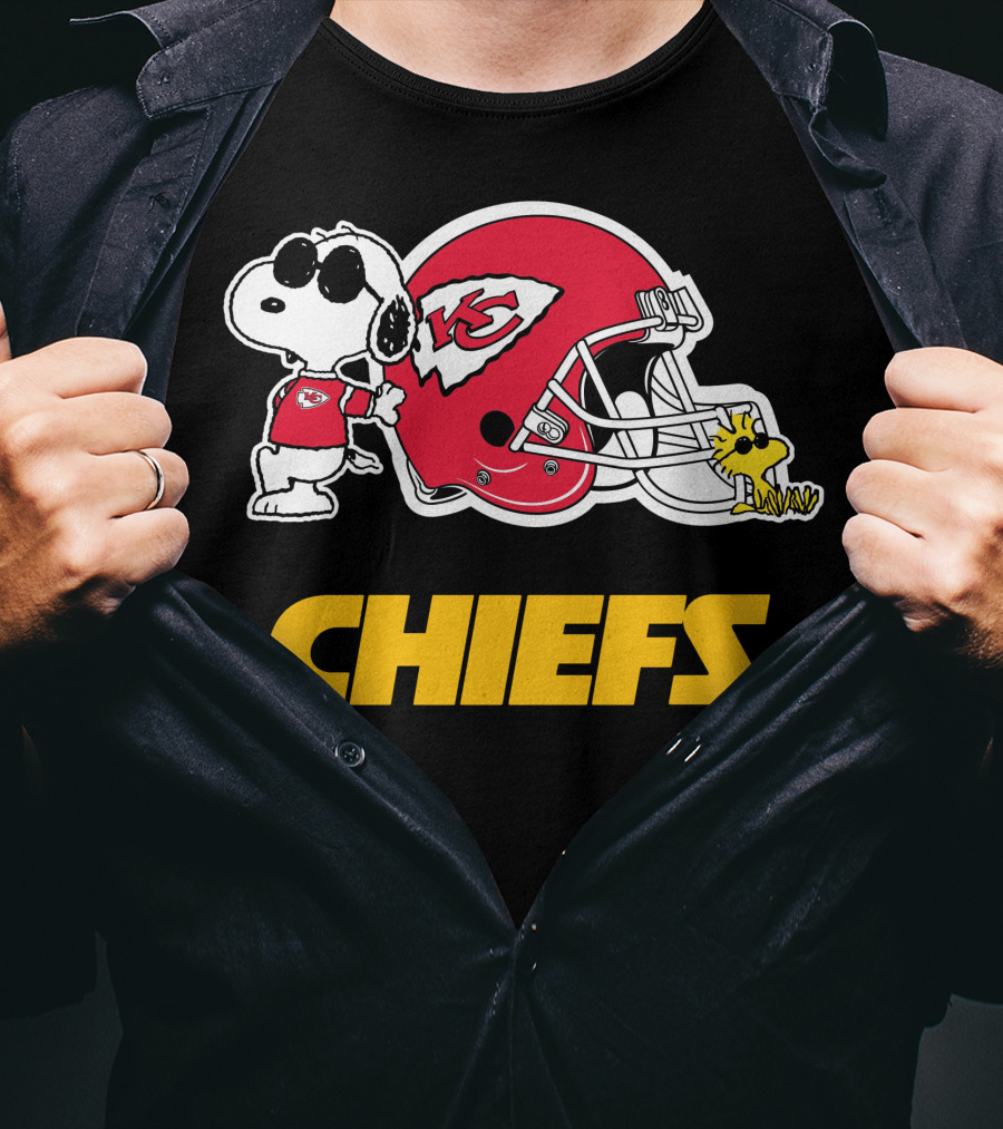 Kansas City Chiefs Snoopy Joe Cool Woodstock Helmet Chiefs T-Shirt