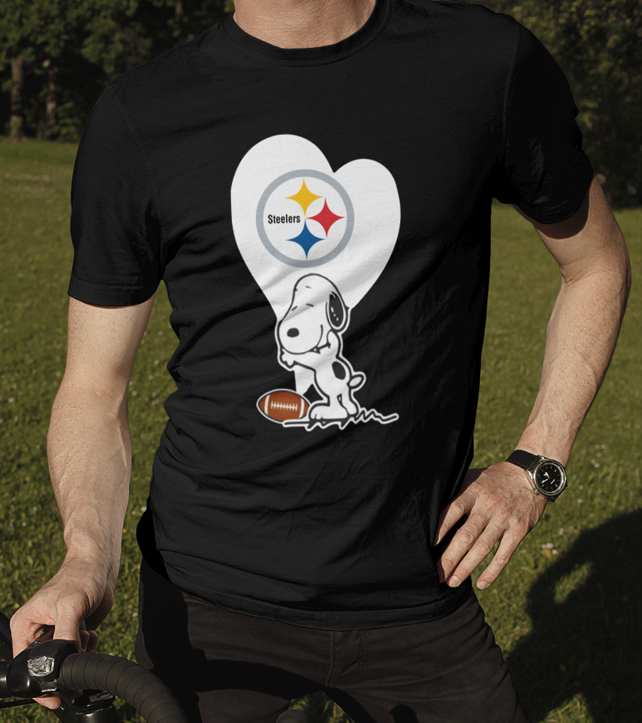 Pittsburgh Steelers Snoopy Heart And Football T-Shirt