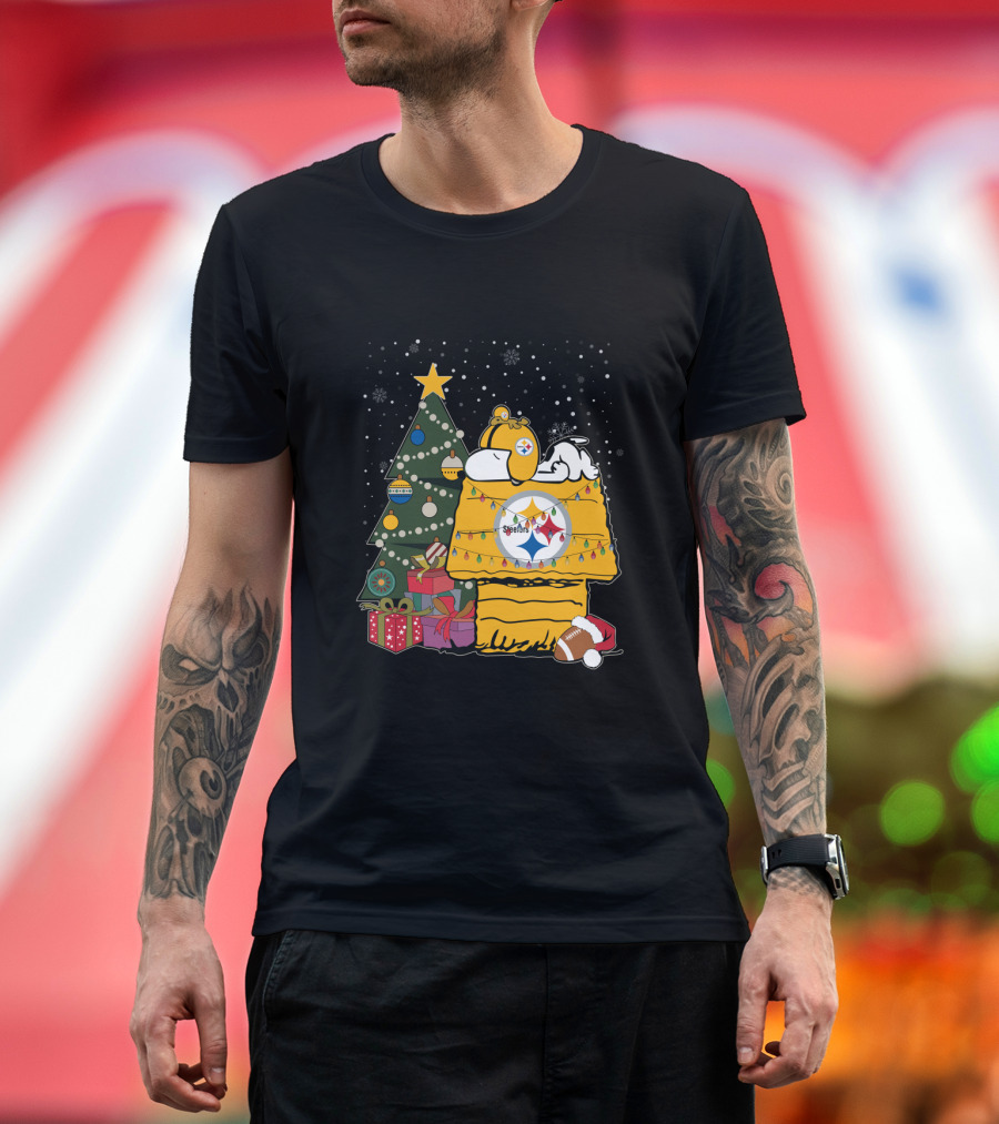 Pittsburgh Steelers Christmas Snoopy Doghouse Festive Holiday Scene T-Shirt
