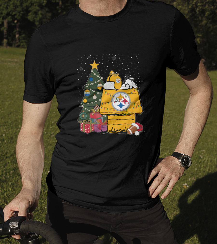 Pittsburgh Steelers Christmas Snoopy Doghouse Festive Holiday Scene T-Shirt