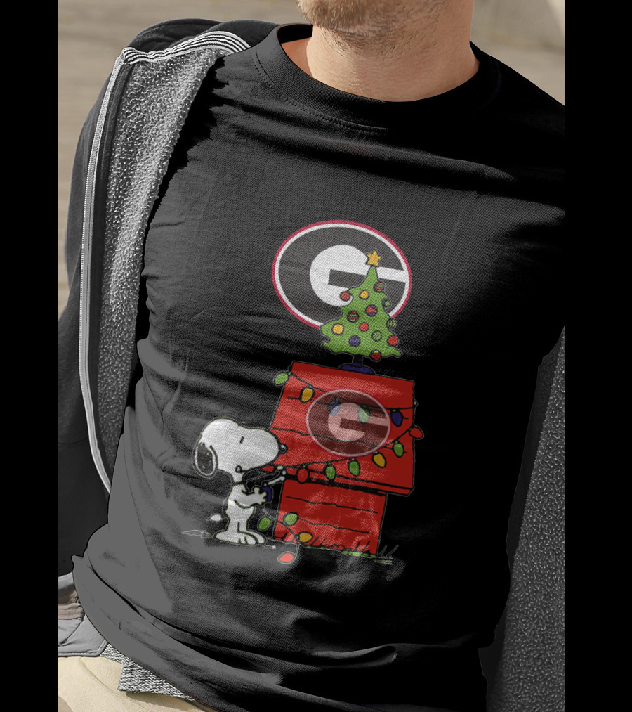 Snoopy Christmas Georgia Bulldogs Football Tree And Doghouse T-Shirt