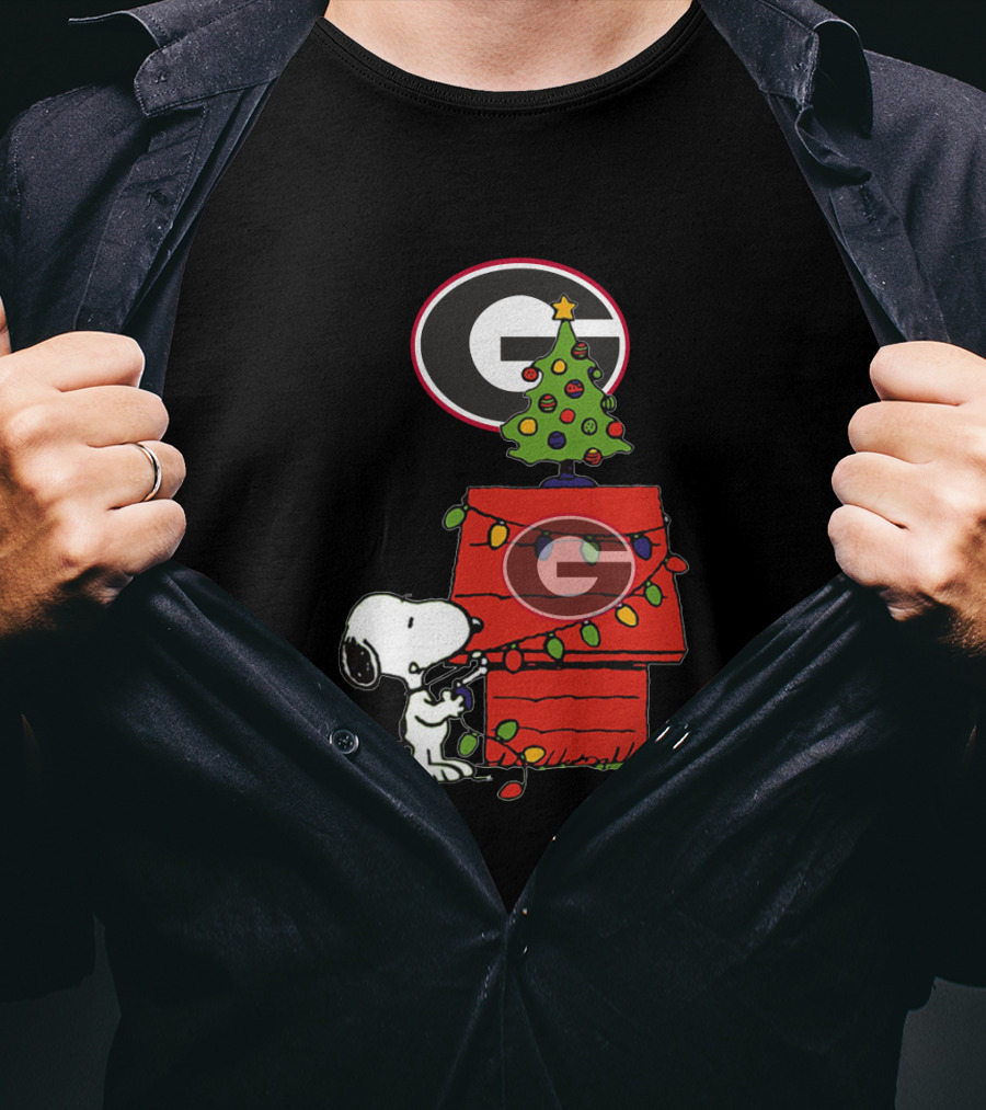 Snoopy Christmas Georgia Bulldogs Football Tree And Doghouse T-Shirt