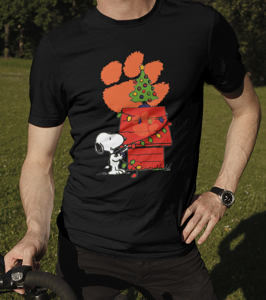 Clemson Tigers Snoopy Christmas Lights Dog House Peanuts Football T-Shirt
