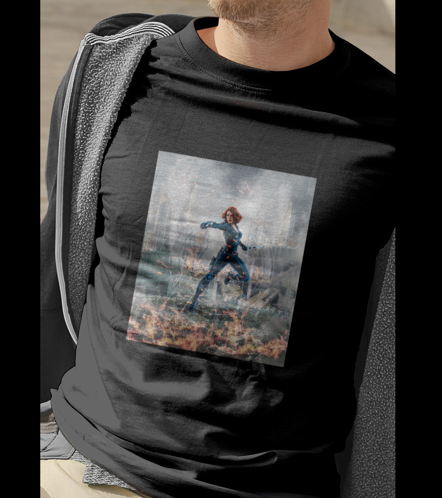 Avengers Cool Black Widow Action Scene Amidst Destruction T-Shirt