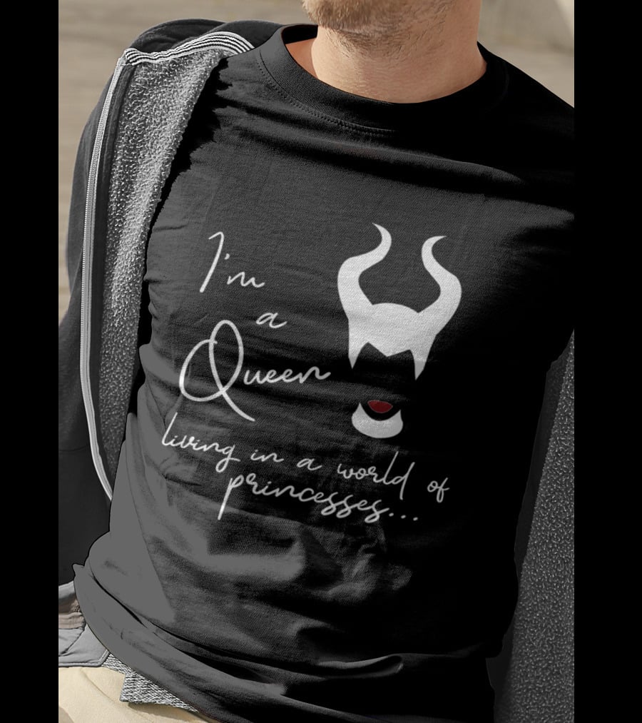 I'm A Queen Living In A World Of Princesses Maleficent Disney Films T-Shirt