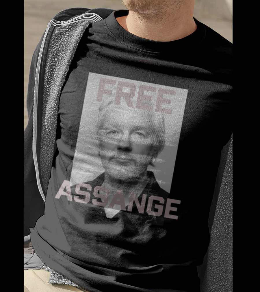 Kari Lake Wearing Free Assange T-Shirt
