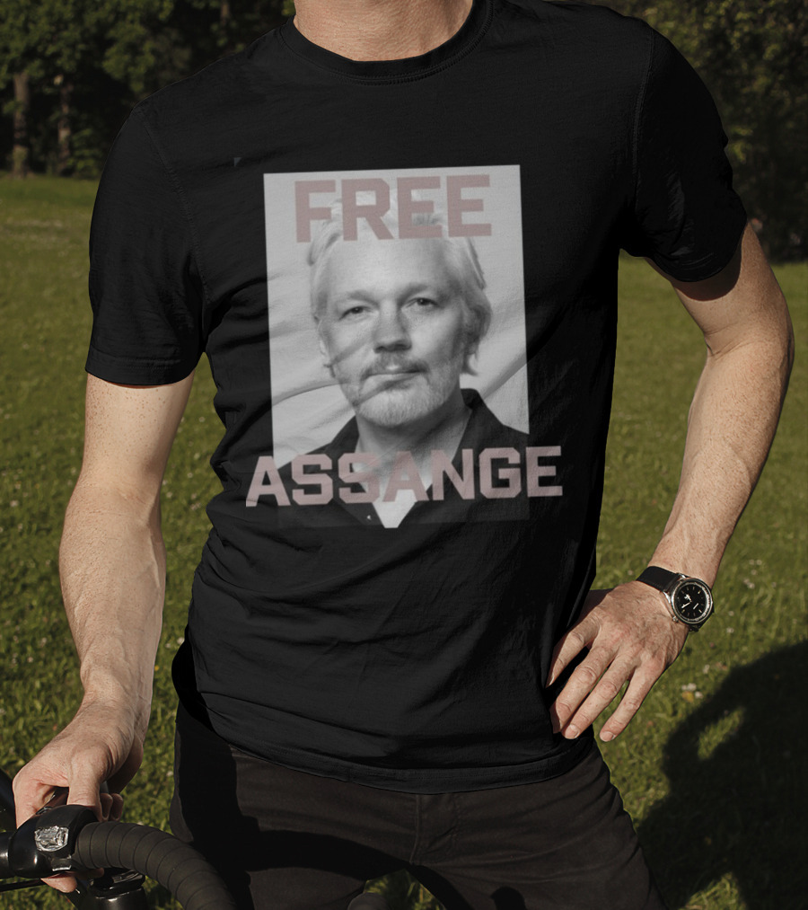 Kari Lake Wearing Free Assange T-Shirt