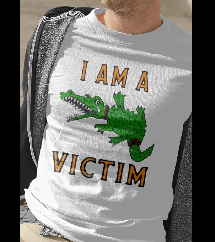 I Am A Victim Green Crocodile Cartoon T-Shirt