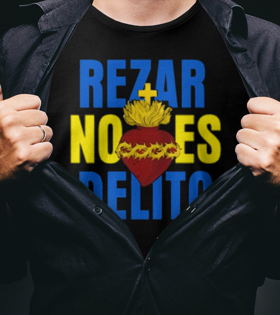 Rezar No Es Delito Sacred Heart Iconography T-Shirt