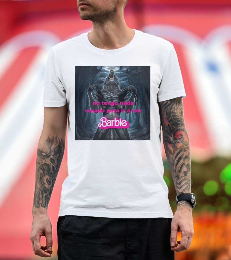 No Tengo Nada Rosado Para Ir A Ver Barbie Lobo Aullando en Bosque Oscuro T-Shirt