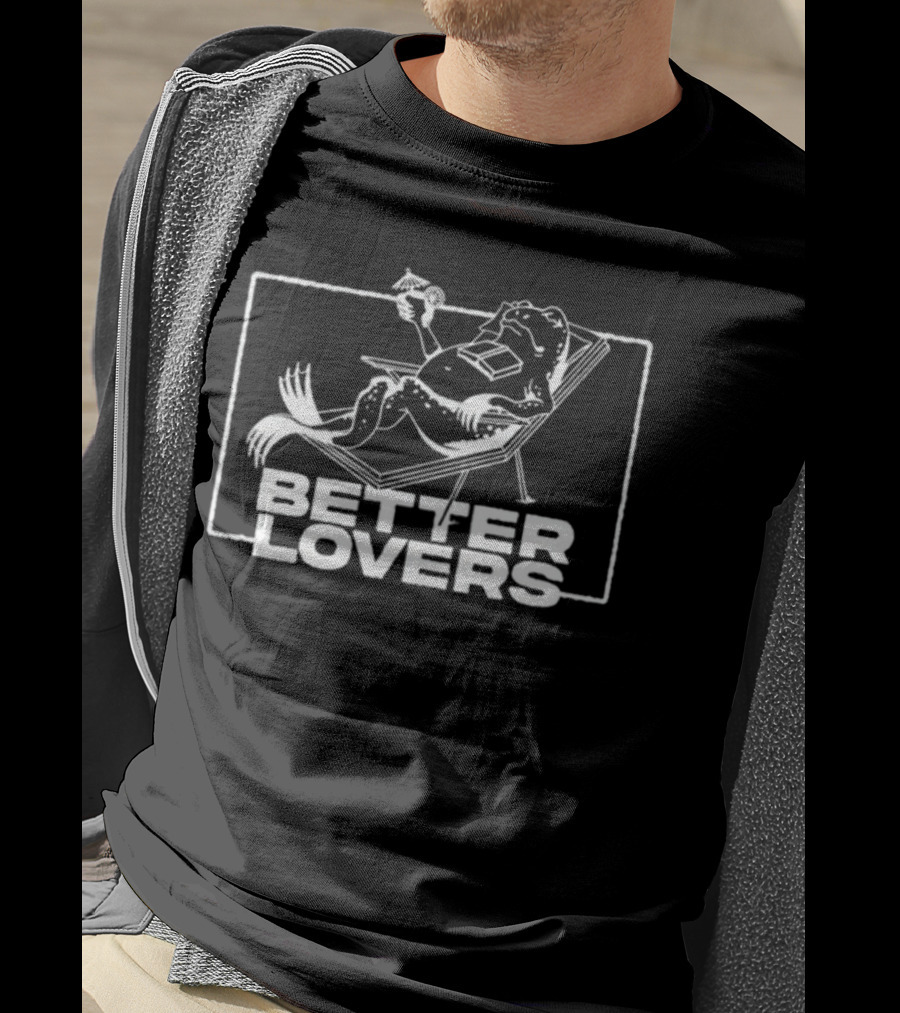 Better Lovers Relaxing Frog With Cocktail Lounge Chair T-Shirt