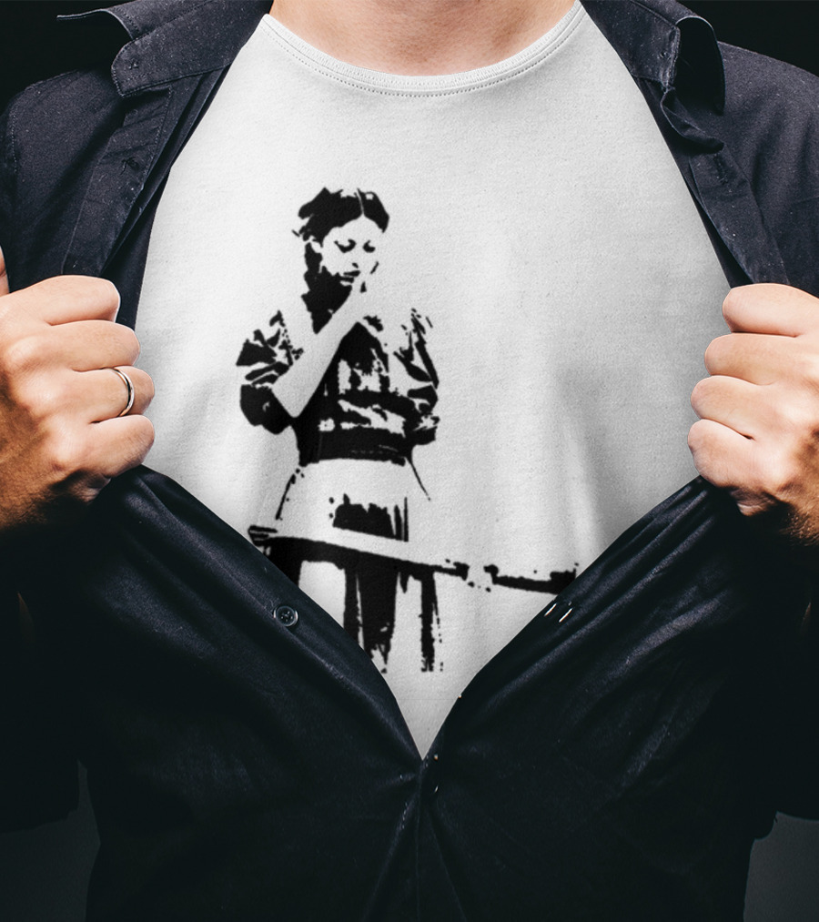 Mia Goth Pearl Film Character With Weapon T-Shirt