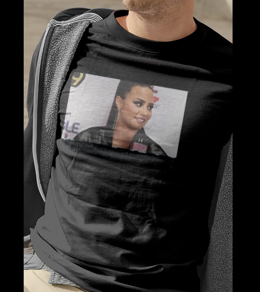 Artstartingover Honey Go To Vegas Wild Interview Image T-Shirt