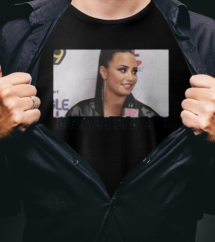 Artstartingover Honey Go To Vegas Wild Interview Image T-Shirt