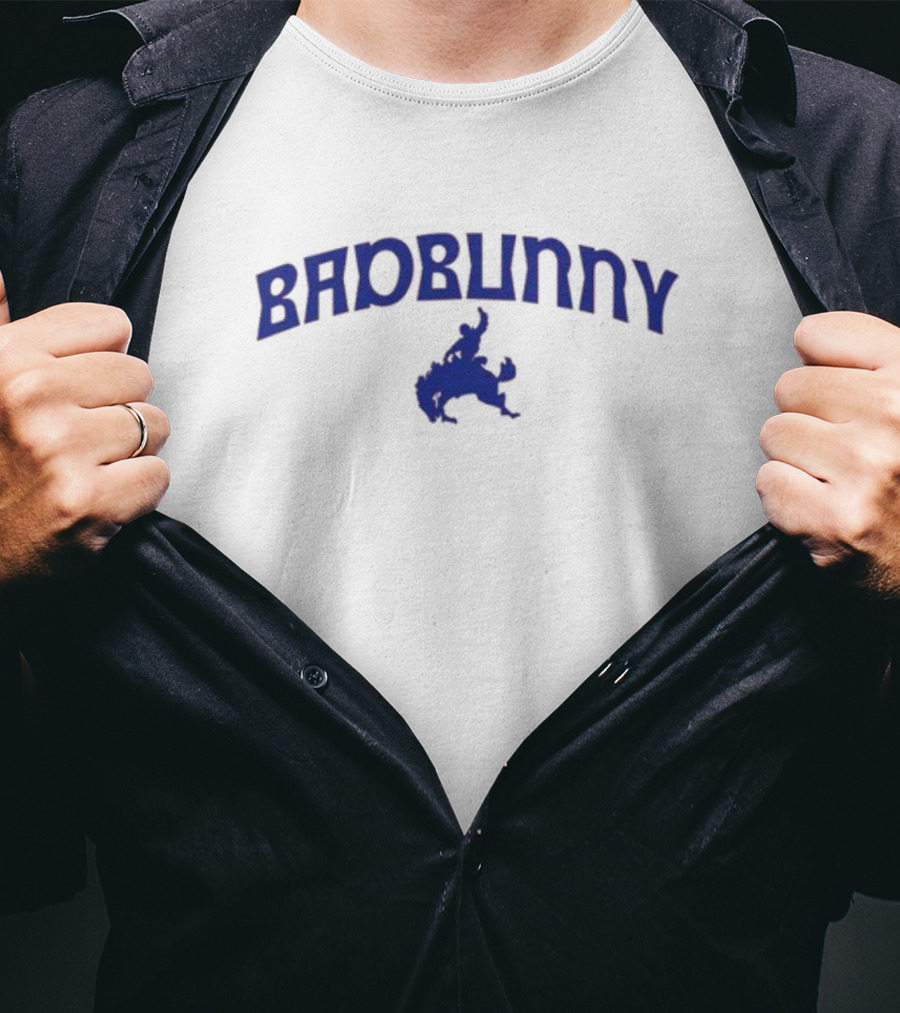 Nadiesabeloquevaapasarmanana Bad Bunny Blue Buck Riding T-Shirt