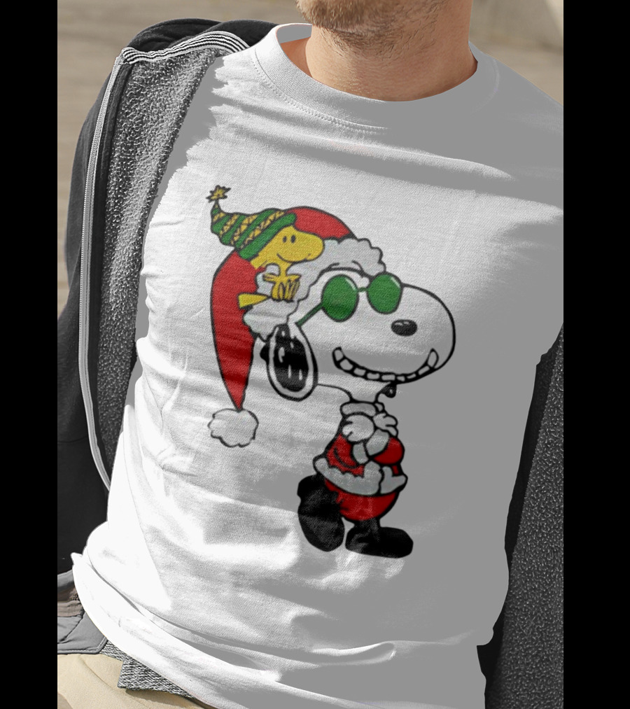 Snoopy And Woodstock Peanuts Merry Christmas Santa Hat And Sunglasses T-Shirt