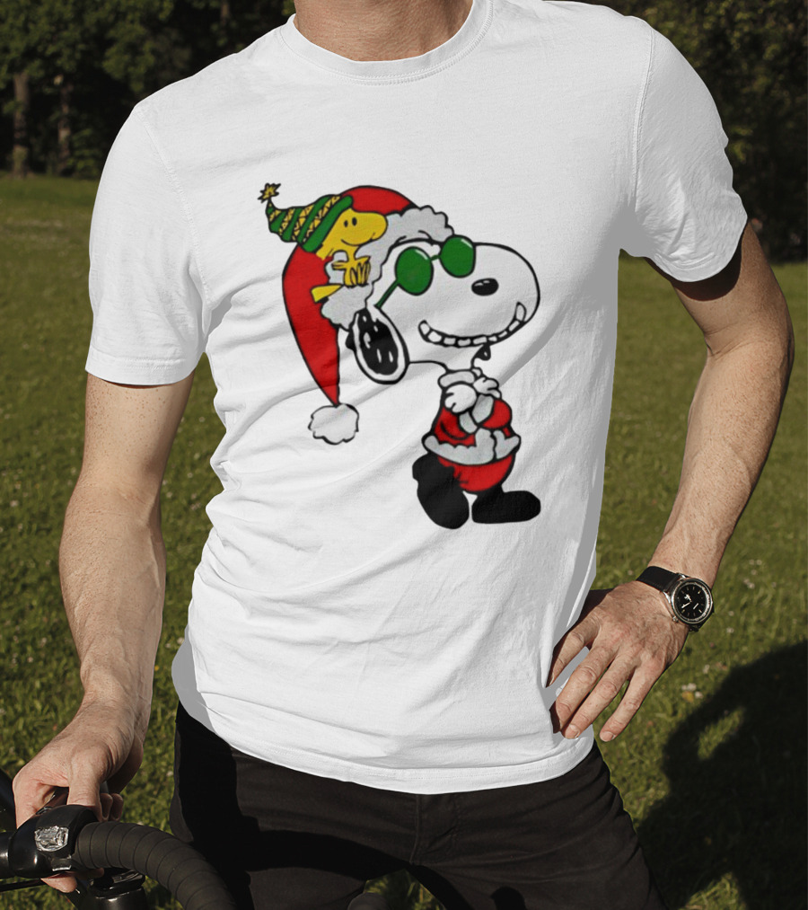 Snoopy And Woodstock Peanuts Merry Christmas Santa Hat And Sunglasses T-Shirt