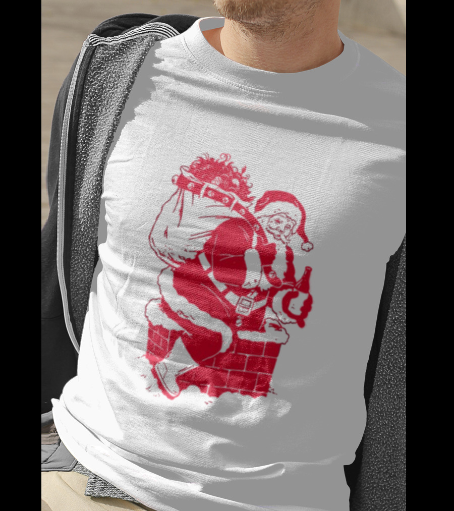 Santa Claws Funny Cat Christmas Beer Chimney Scene T-Shirt