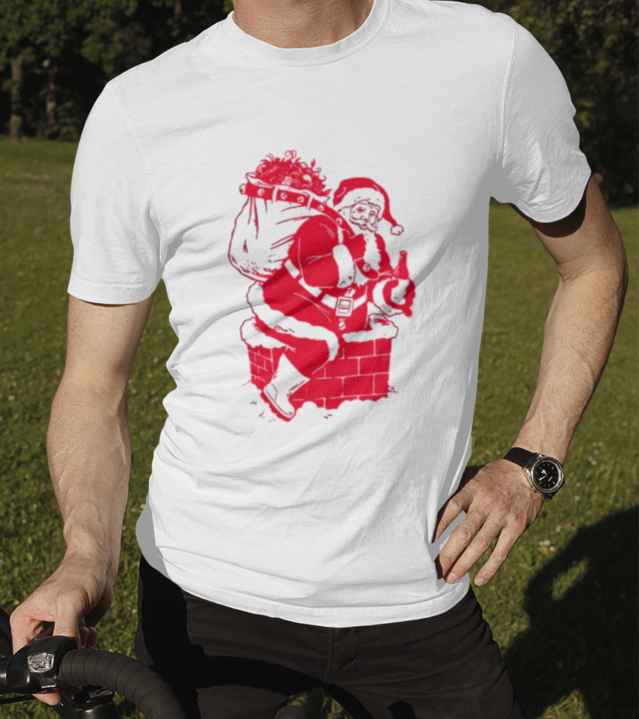 Santa Claws Funny Cat Christmas Beer Chimney Scene T-Shirt