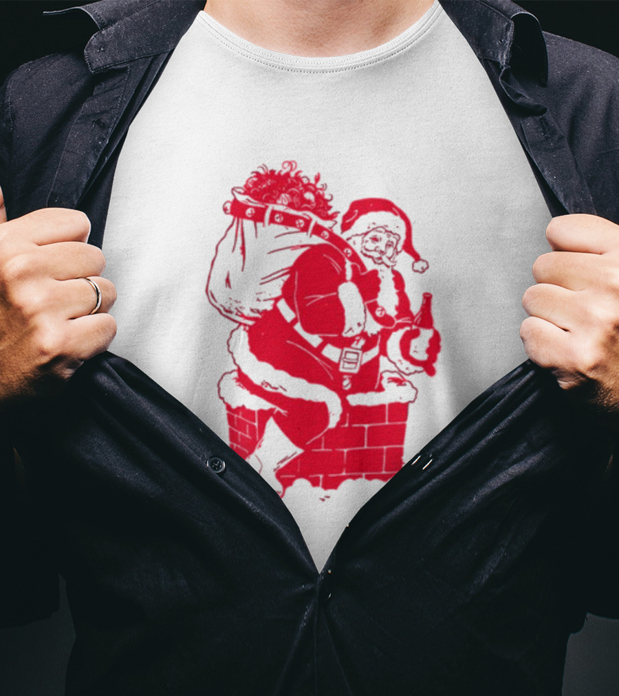 Santa Claws Funny Cat Christmas Beer Chimney Scene T-Shirt