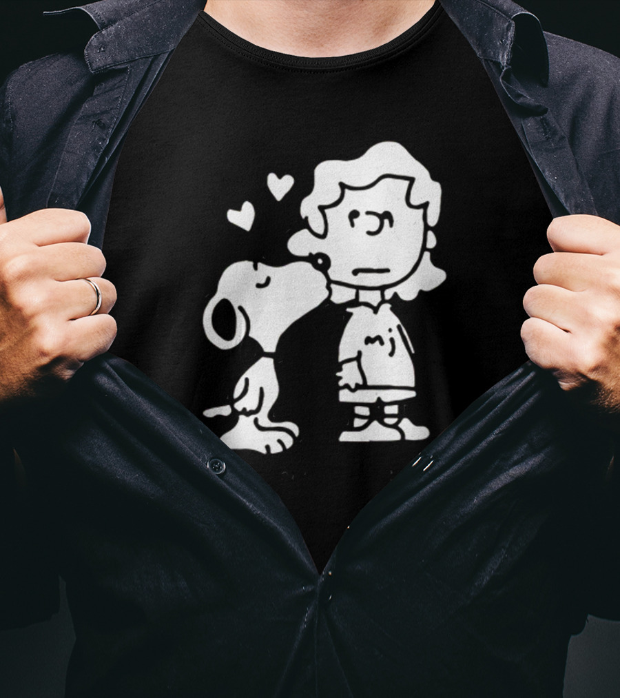 Puppy Love Snoopy Kissing Lucy Peanuts Hearts T-Shirt