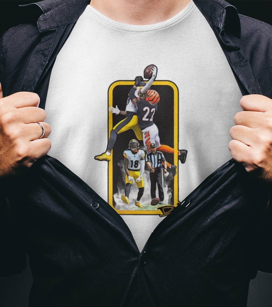 DJ #18 Big Play Football Match Jump Clash T-Shirt