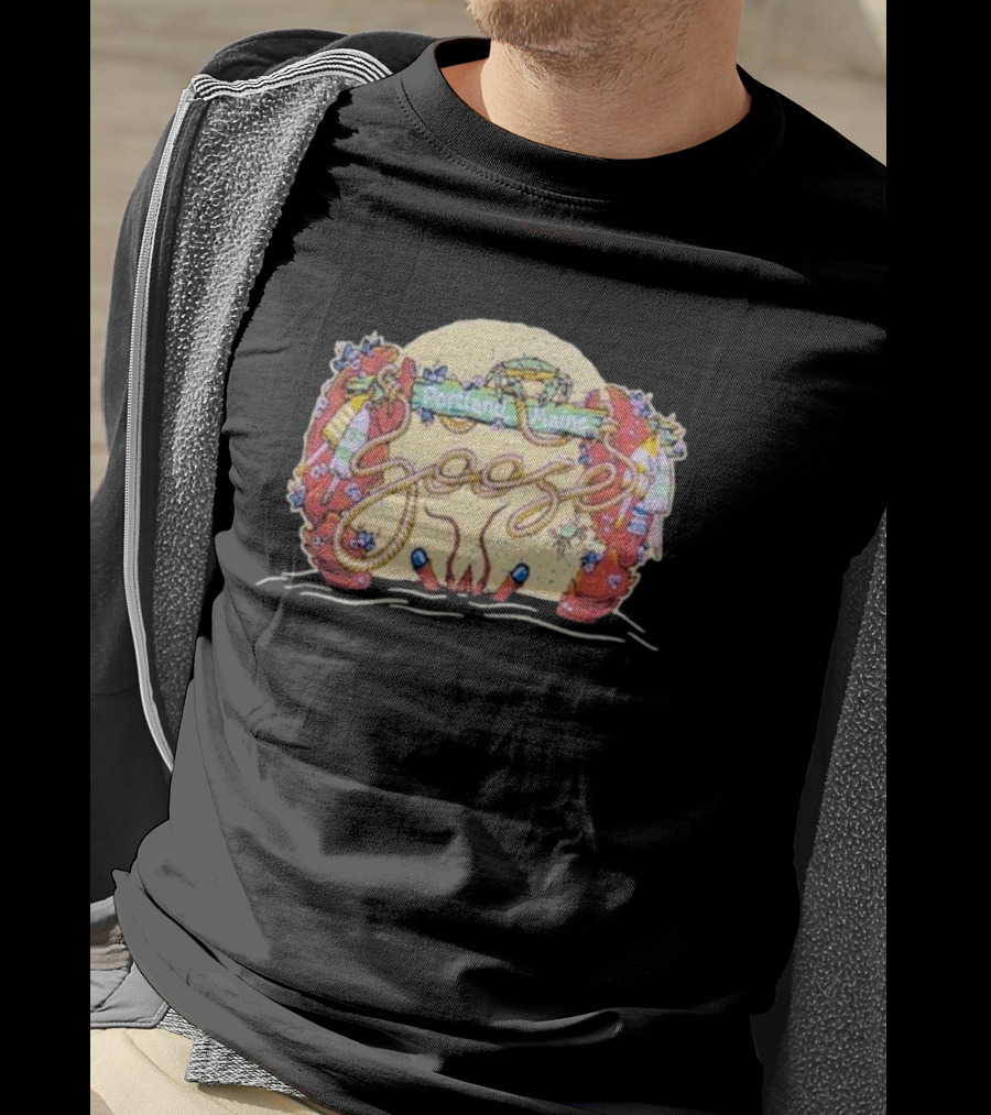 Portland Maine Goose Lobster And Lighthouse Scene T-Shirt