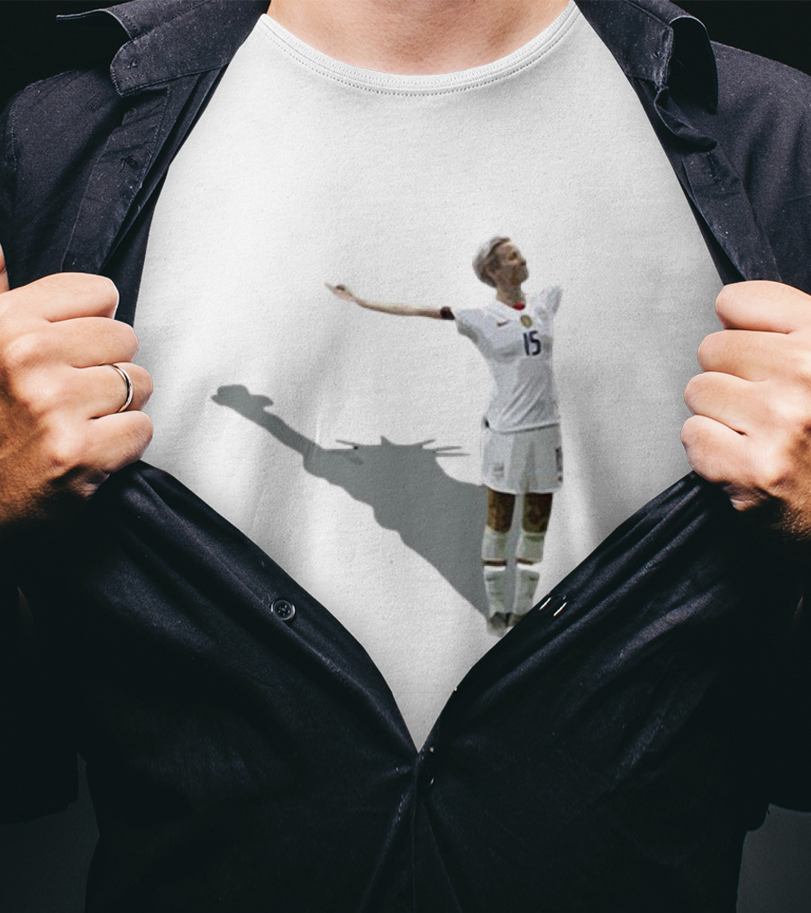 Megan Rapinoe Women's Soccer USA Celebration Statue Of Liberty Shadow T-Shirt