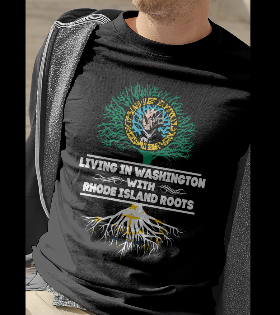 Living In Washington With RHODE ISLAND Roots Showing Celtic Style Tree And Chain Link Circle T-Shirt