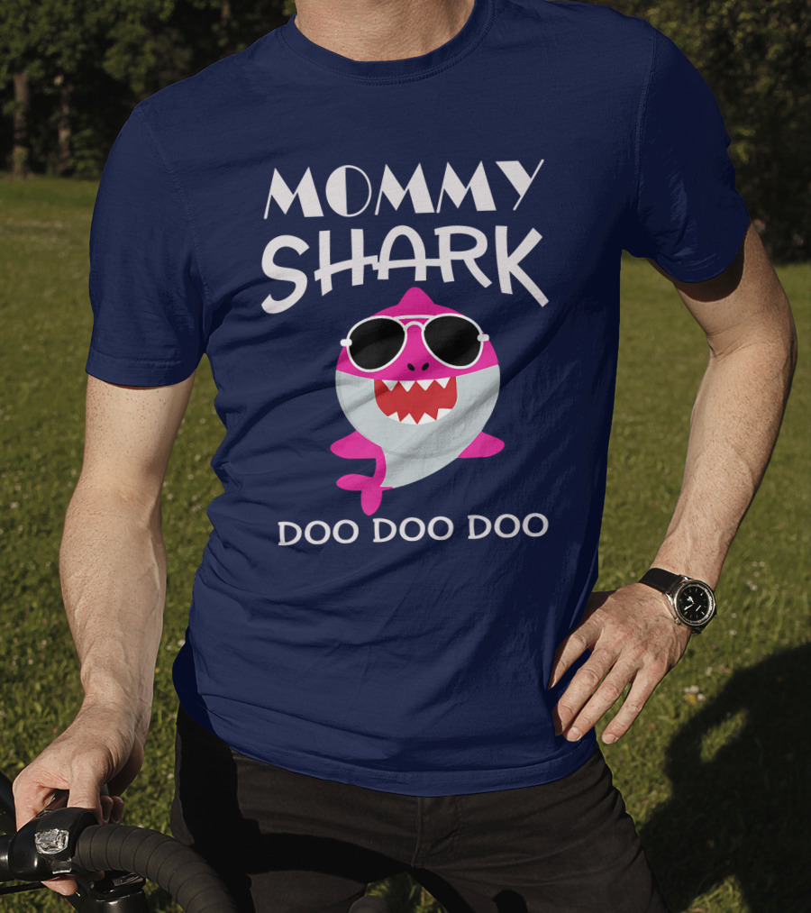 Mommy Shark Doo Doo Doo Sunglasses Pink Shark T-Shirt