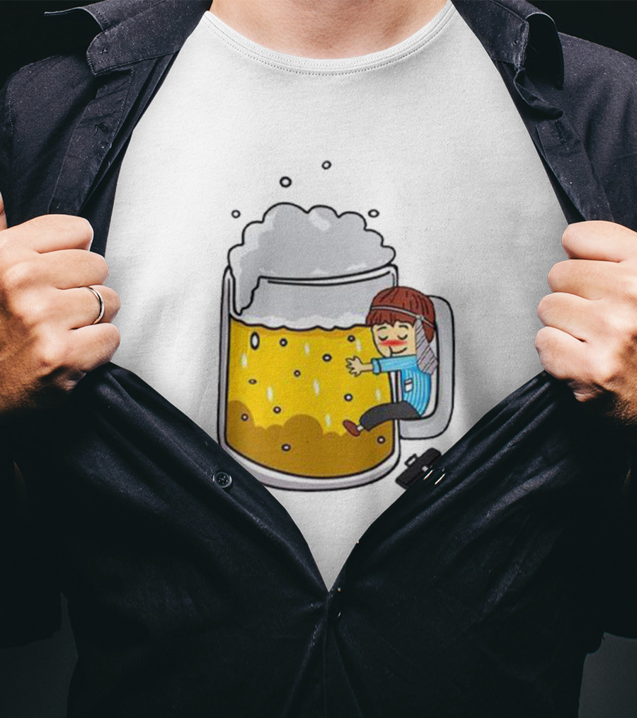 Beer Mug Hug With Traveler Cartoon Character T-Shirt