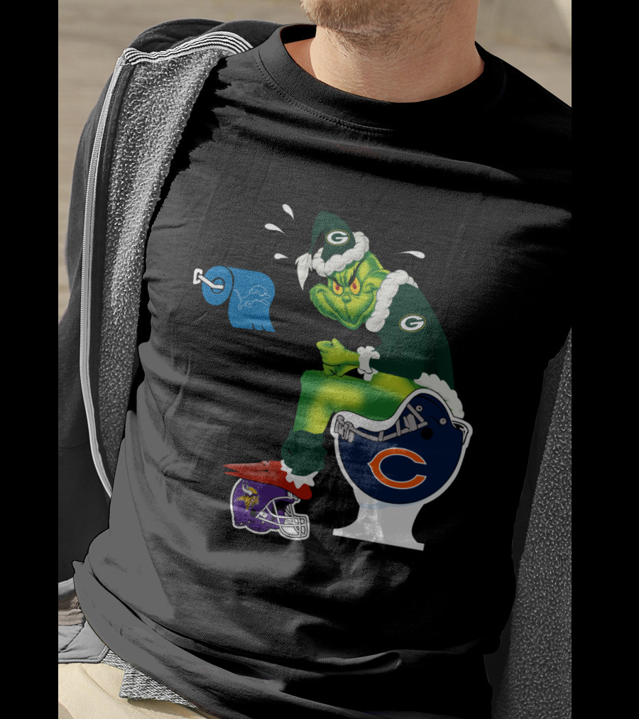 Packers Grinch Sitting On Bears Toilet Using Lions Paper With Vikings Helmet Shoes T-Shirt